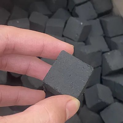 فحم الفستق المكعب